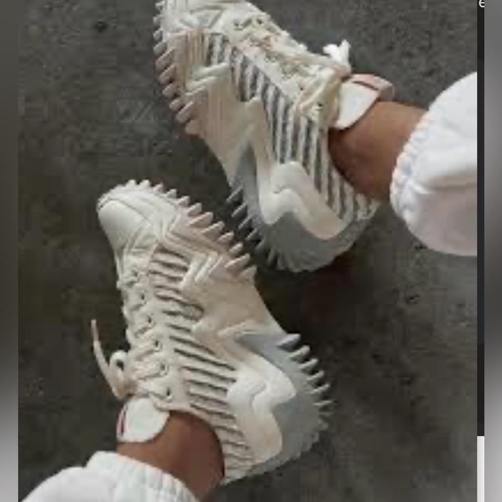 Converse Stylish Cream and Gray Women's Sneakers - Picture 2 of 9